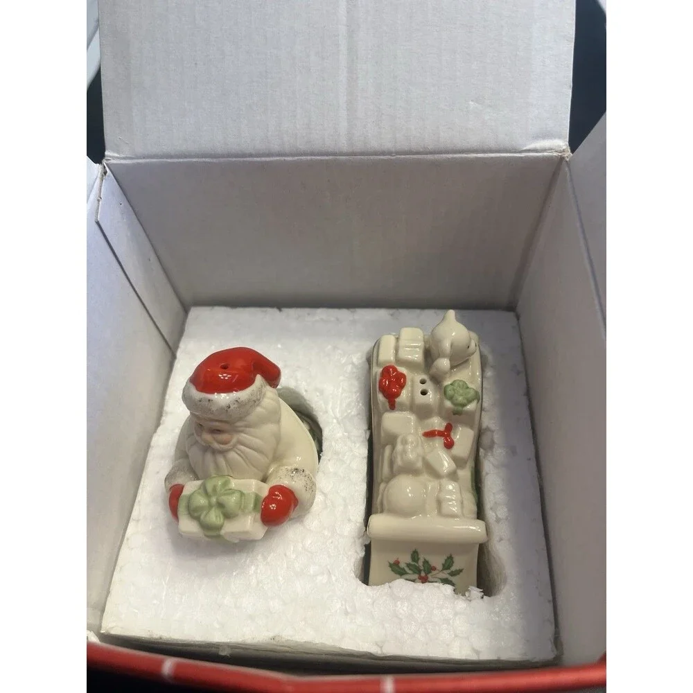 Lenox Santa & Sleigh Filled With Toys Salt & Pepper Shaker Set NIB